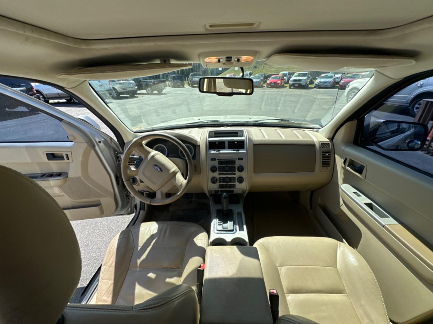 2008 WHITE Ford Escape XLT 2WD I4 (1FMCU03Z28K) with an 2.3L L4 DOHC 16V engine, 4-Speed Automatic Overdrive transmission, located at 5700 Curlew Drive, Norfolk, VA, 23502, (757) 455-6330, 36.841885, -76.209412 - Photo#9